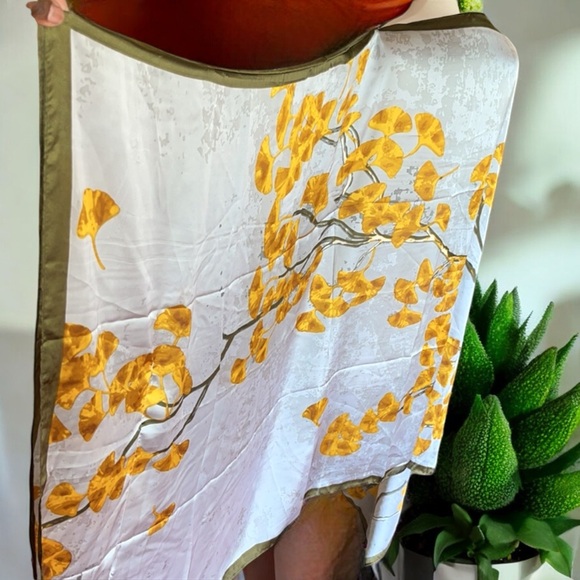 NEW The Madrid Off The Shoulder with Dolman Sleeves Dress - Picture 9 of 16